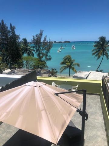 Ferienwohnung Ocean-View Penthouse With Roof Terrace, Grand Baie, Waterside Complex The Vale Exterior foto